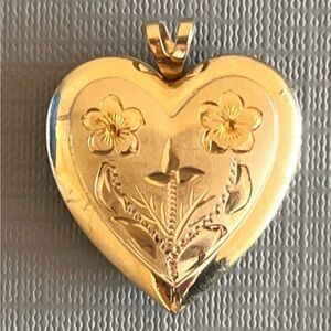 Vintage Gold pleated  Romantic Floral Heart Locket Pendant